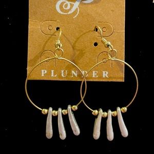 Plunder vintage earrings